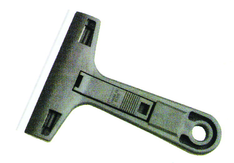Cleaning scraper with anti-slip handle